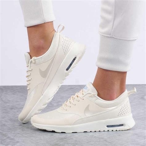 hoe vallen de dames sneakers nike air max